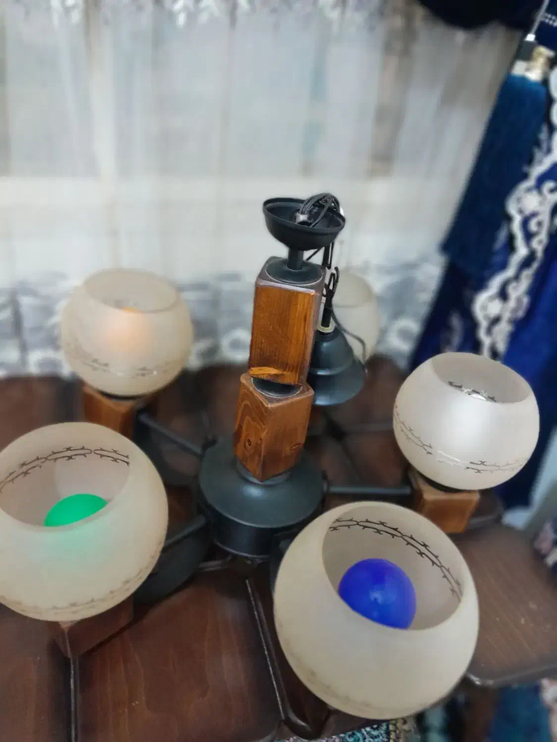 لوستر و‌ میز|لوستر و چراغ آویز|کوهسار (البرز), |دیوار