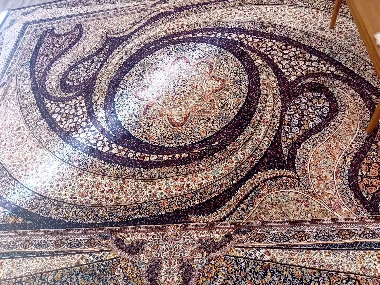 قالی12متری|فرش|شاهین‌شهر, عطار|دیوار