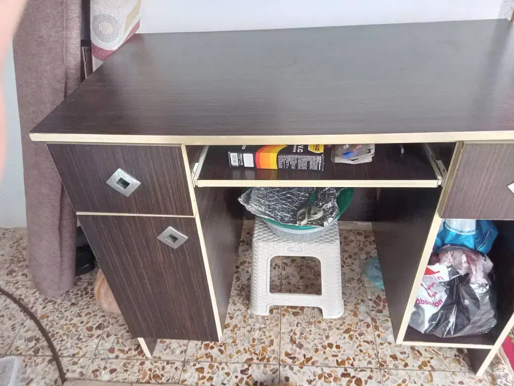 میز کامپیوتر کاملا سالم در حد نو ساخته شده|میز تحریر و کامپیوتر|تولم شهر, |دیوار