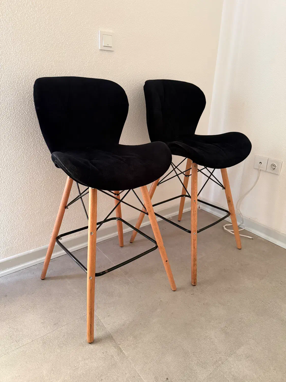 دو عدد صندلی کانتر|صندلی و نیمکت|کیش, |دیوار