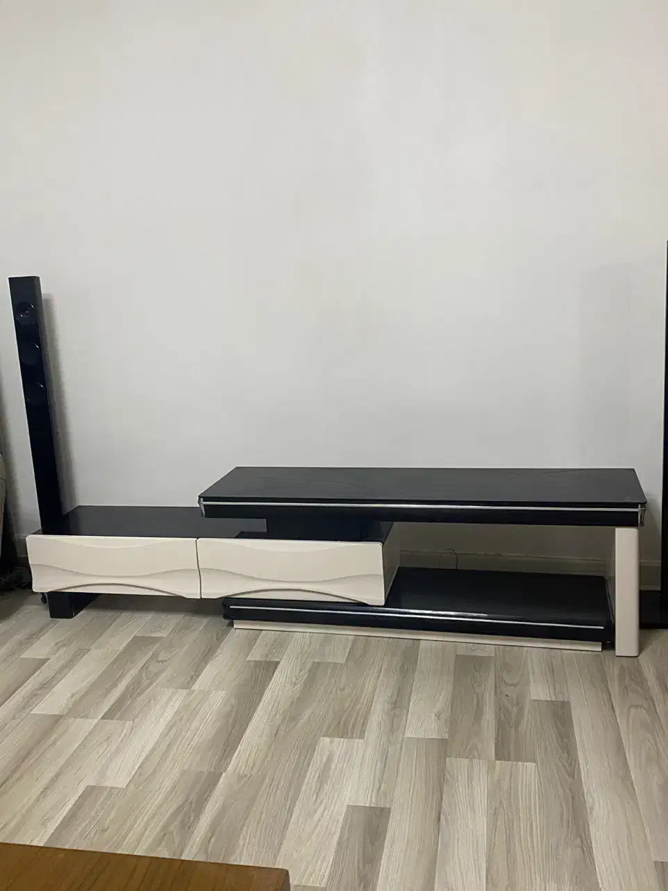 میز تلویزیون دو حالته در حد نو|میز تلویزیون|لاهیجان, گلستان|دیوار