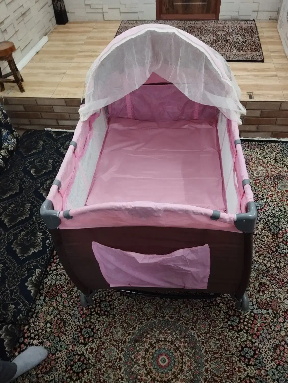 تخت پارک نوزاد|تخت و صندلی بچه|کرمان, |دیوار