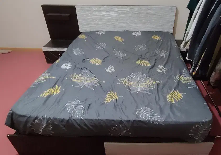 سرویس خواب دو نفره|تخت و سرویس خواب|صدرا-فارس, فاز ۱|دیوار