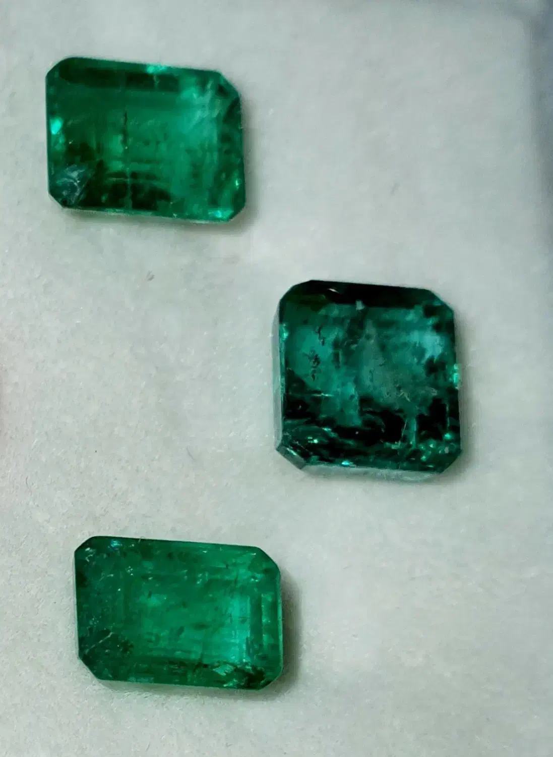 نگین سنگ زمرد زامبیا خوش رنگ و جذاب|جواهرات|تهران, میدان ولیعصر|دیوار