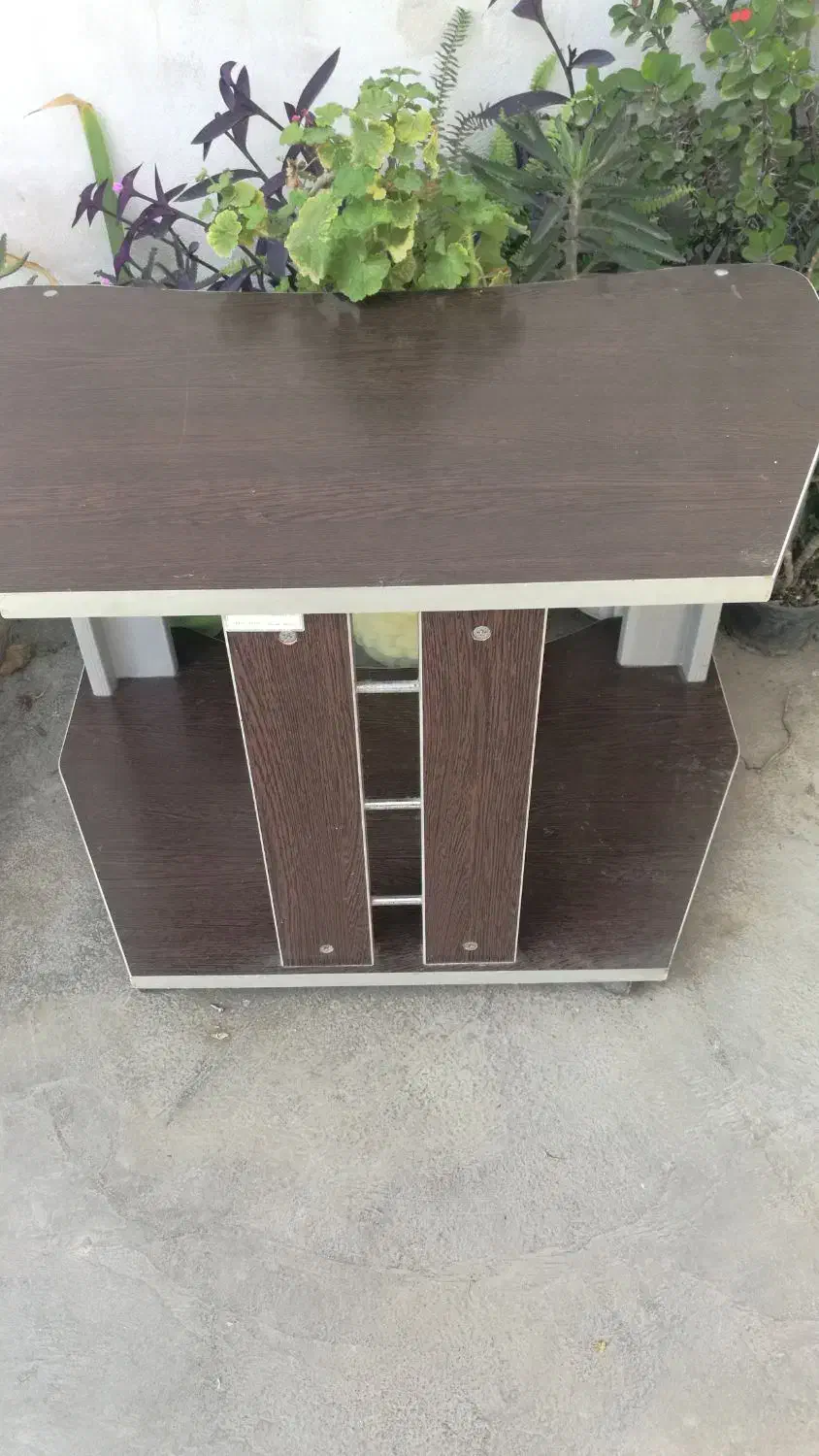 تلویزیون ۲۱اینچ سامسونگ و میز  تلویزیون|تلویزیون و پروژکتور|قائم‌شهر, |دیوار