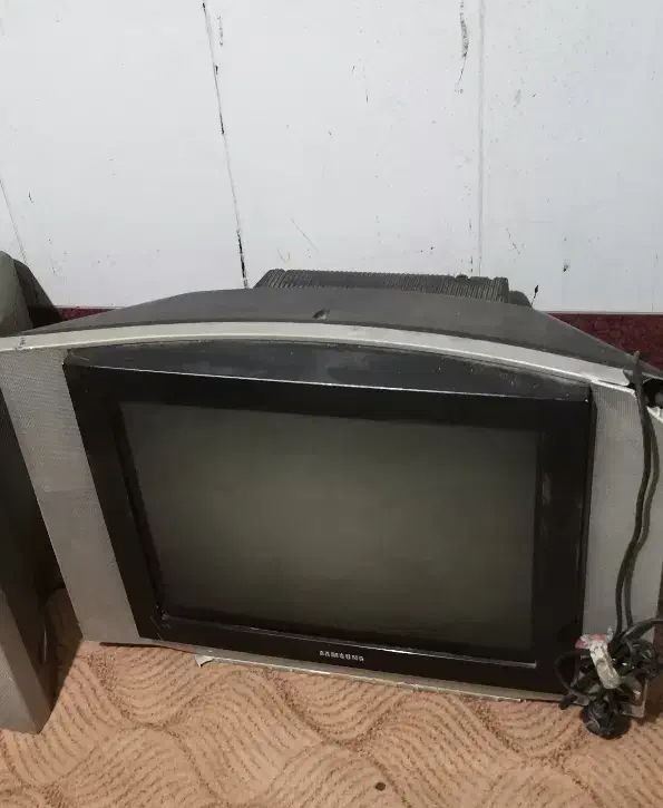 دو تا تلوزیون 32|تلویزیون و پروژکتور|قم, ولیعصر|دیوار