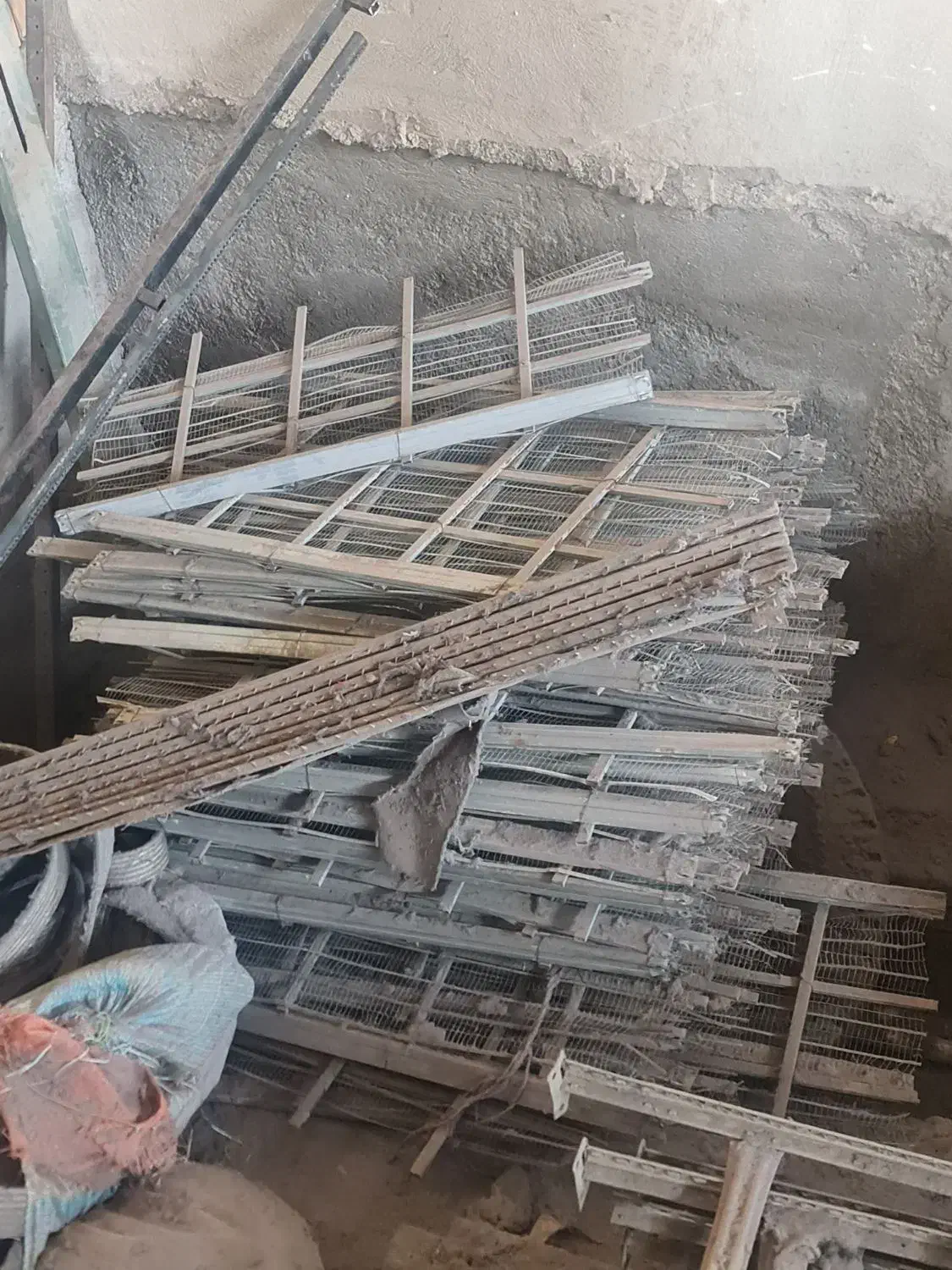 قفسه گالوانیزه و تجهیزات پرورش قارچ|ماشین‌آلات صنعتی|کاشان, میدان کهنه|دیوار