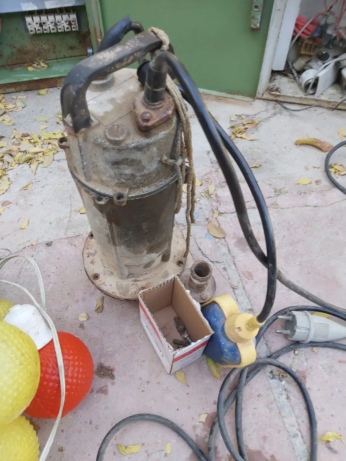 سه عدد تابلو برق و کفکش و ریسه رنگی|عمدهفروشی|نجفآباد, گلدشت|دیوار