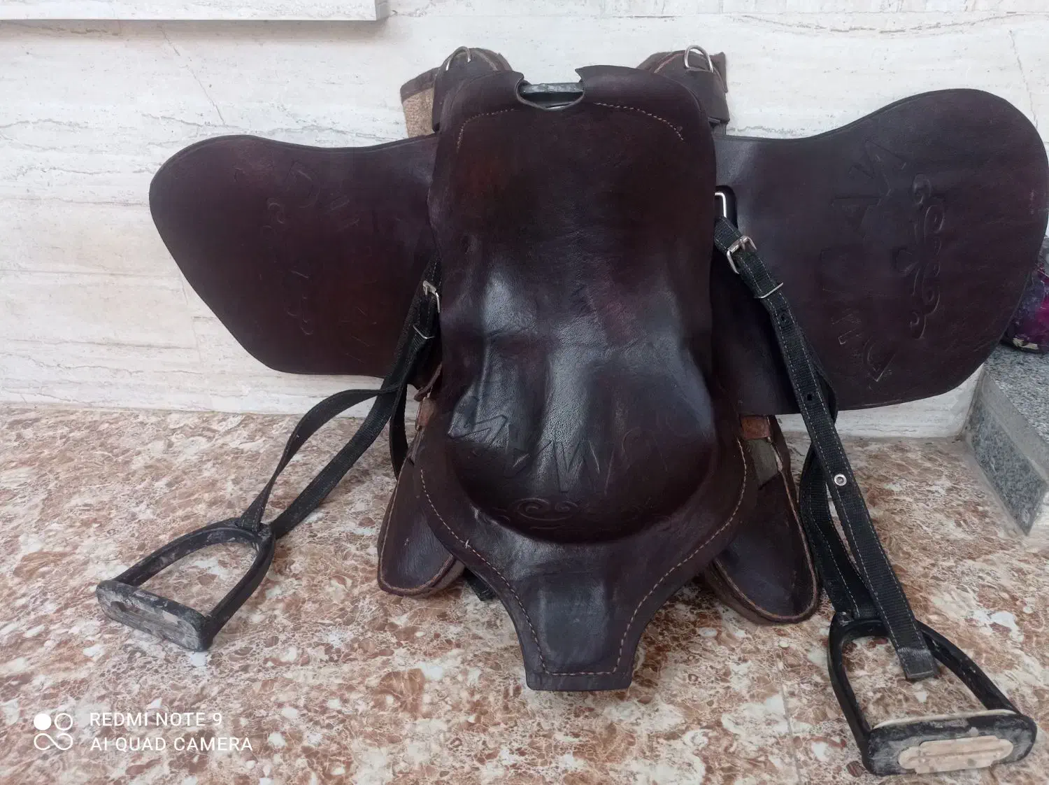 اسب|اسب و تجهیزات اسب‌سواری|شوش, |دیوار