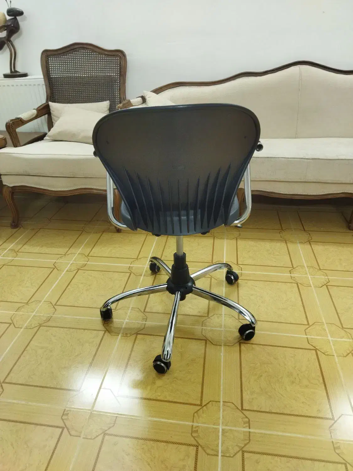 صندلی|صندلی و نیمکت|قم, بنیاد|دیوار