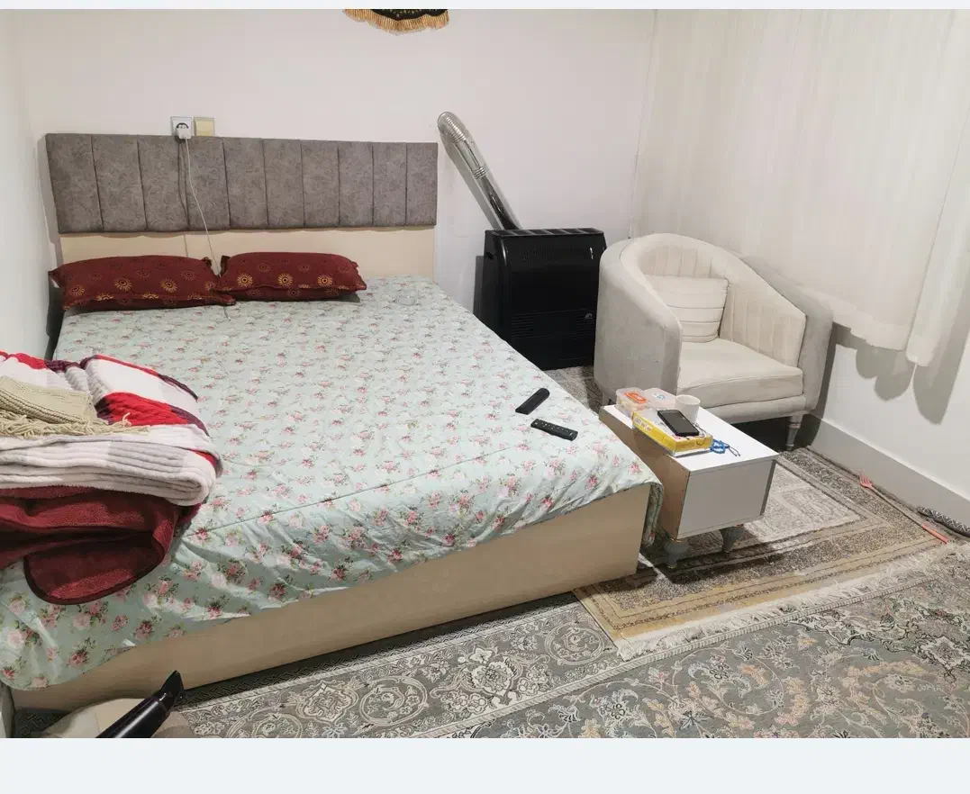 تخت خواب دو نفره همراه با تشک و زیری تخت|تخت و سرویس خواب|تایباد, |دیوار