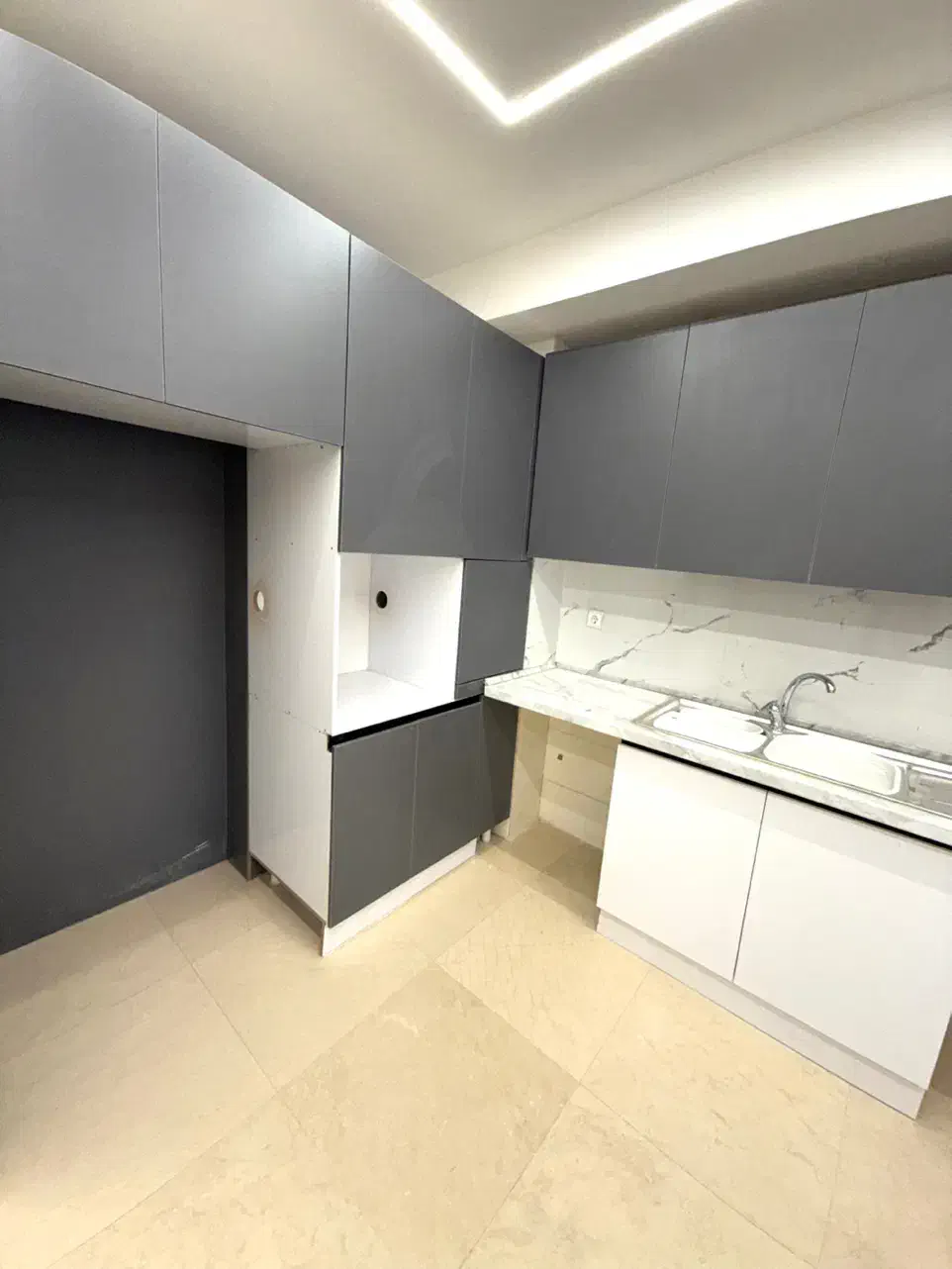 ۱۴۰ متر/ نوساز کلید نخورده/طبقه۳/فول