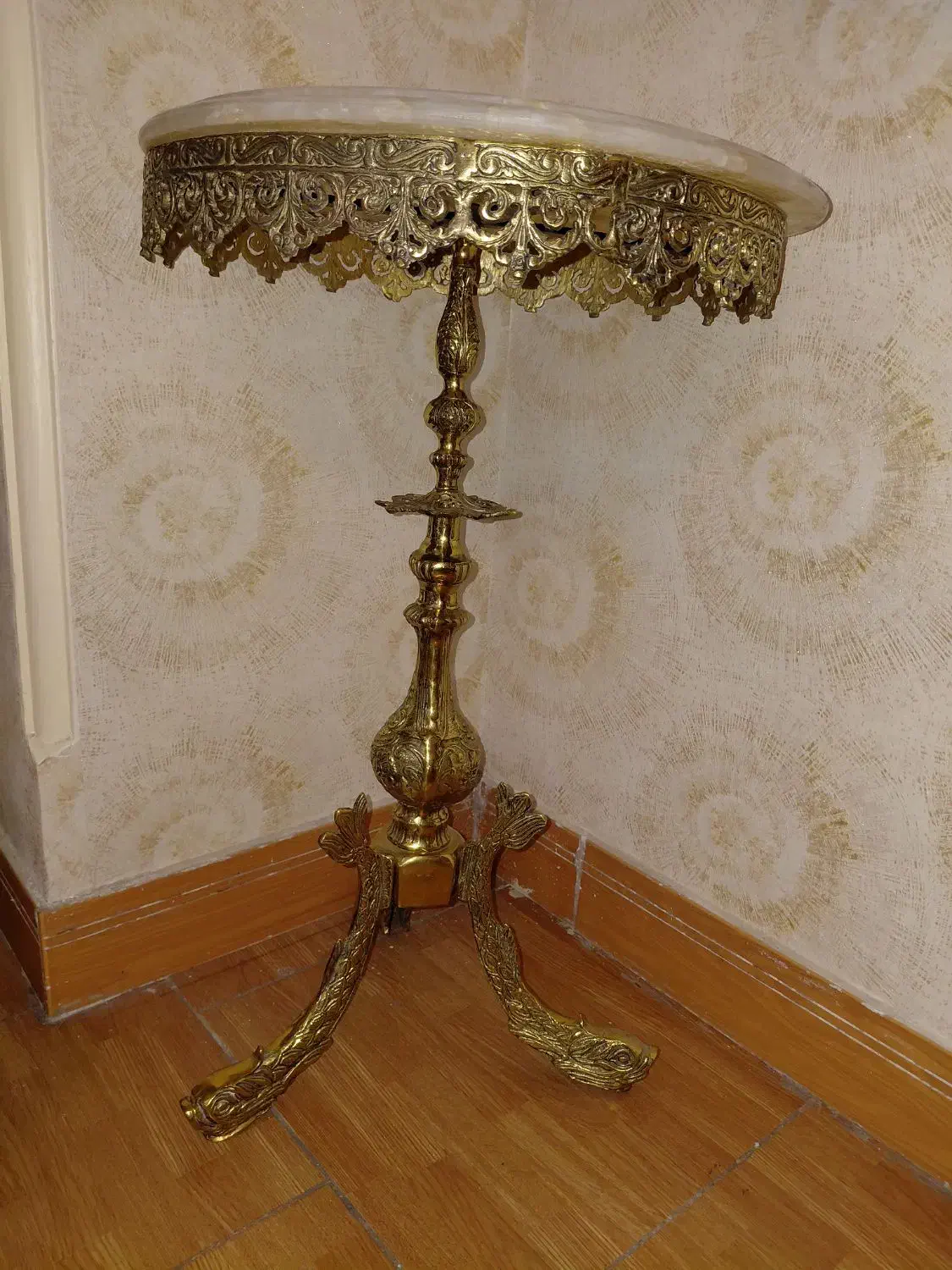 میز برنز سنگین اصل سالم و بدون ایراد|میز تلفن|اسلام‌شهر, شهرک مصطفی خمینی|دیوار