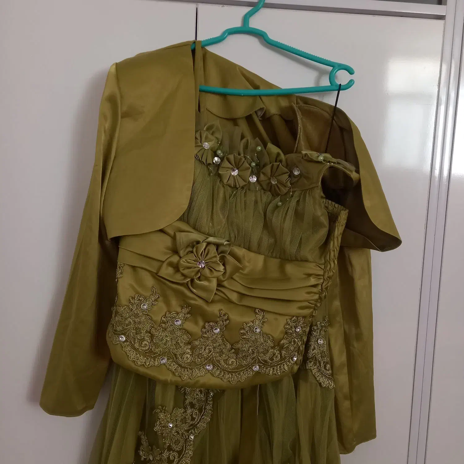 لباس.|لباس|فولادشهر, فولادشهر|دیوار