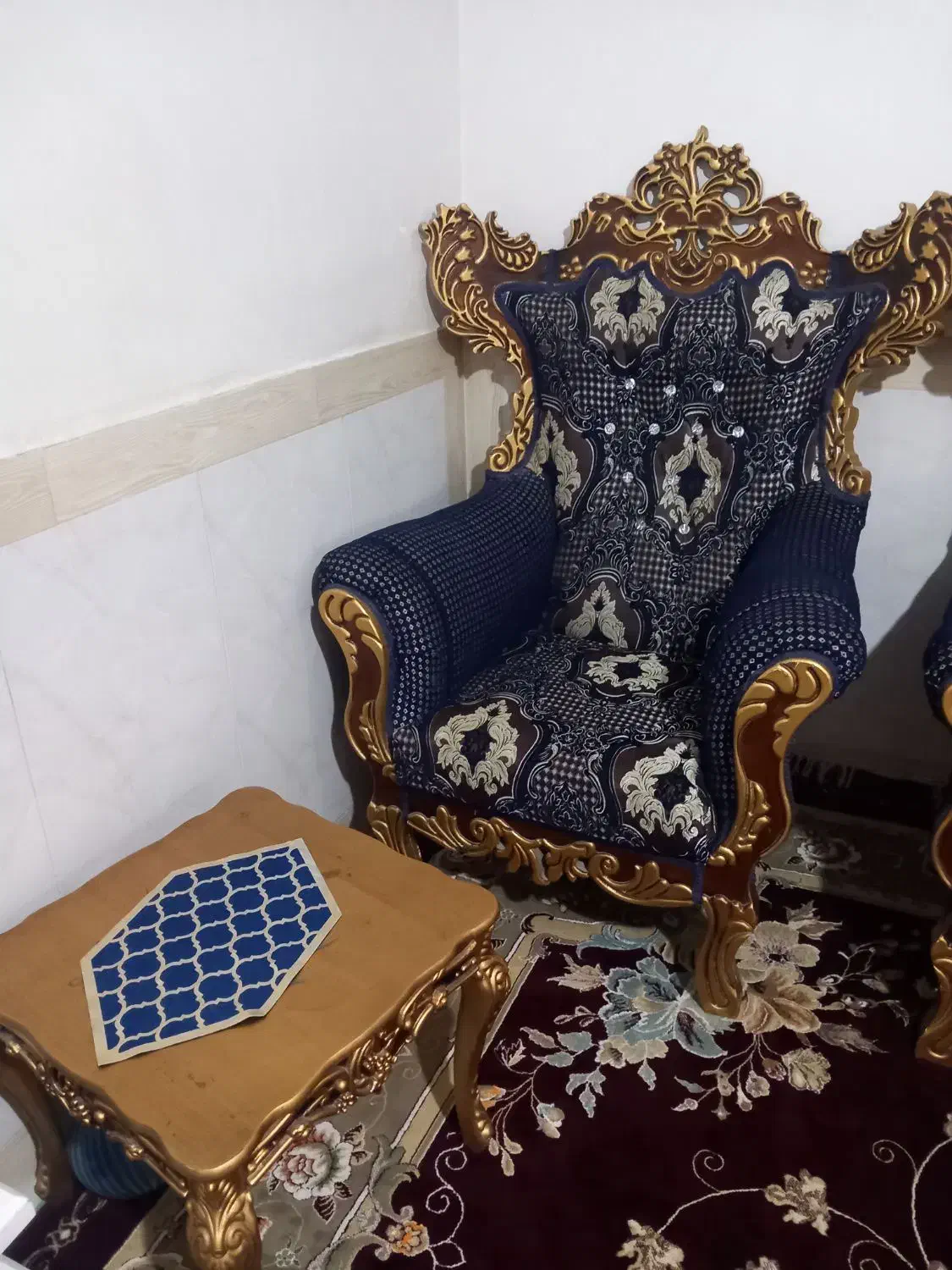 یک دست مبل سلطنتی ۷نفره|مبلمان خانگی و میز عسلی|خرمآباد, |دیوار