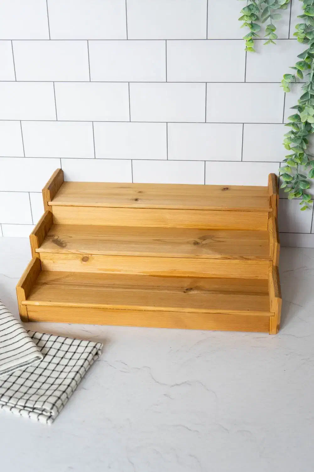 استند پله ای|آب‌چکان و نظم‌دهنده ظروف|لاهیجان, کوی آزادگان|دیوار