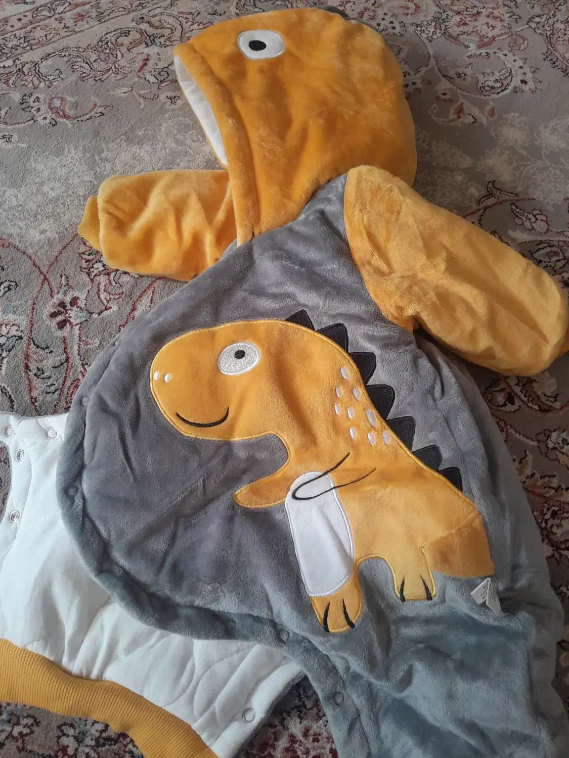 به علت کوچک بودن|اسباب‌بازی بچه|شهریار, شهریار|دیوار