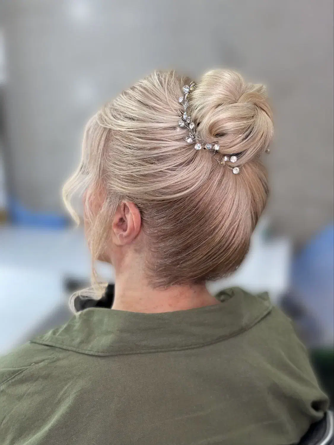 شینیون با تخفیف|خدمات آرایشگری و زیبایی|رشت, دیانتی|دیوار