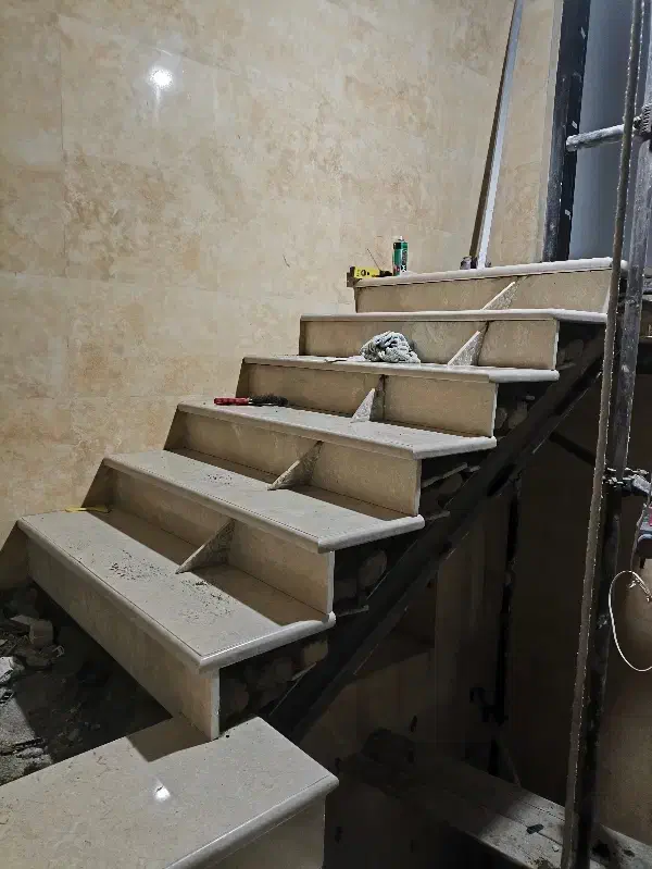 نیازمند شاگرد در سنگ و کاشی کاری|استخدام معماری، عمران و ساختمانی|خوی, |دیوار