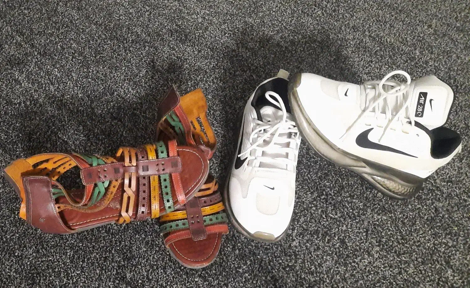 فروشی|کیف، کفش، کمربند|کیش, |دیوار