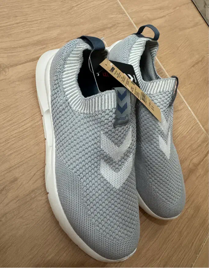 کفش Hummel سایز ۳۸ نو و تگ‌دار|کیف، کفش، کمربند|قائم‌شهر, |دیوار