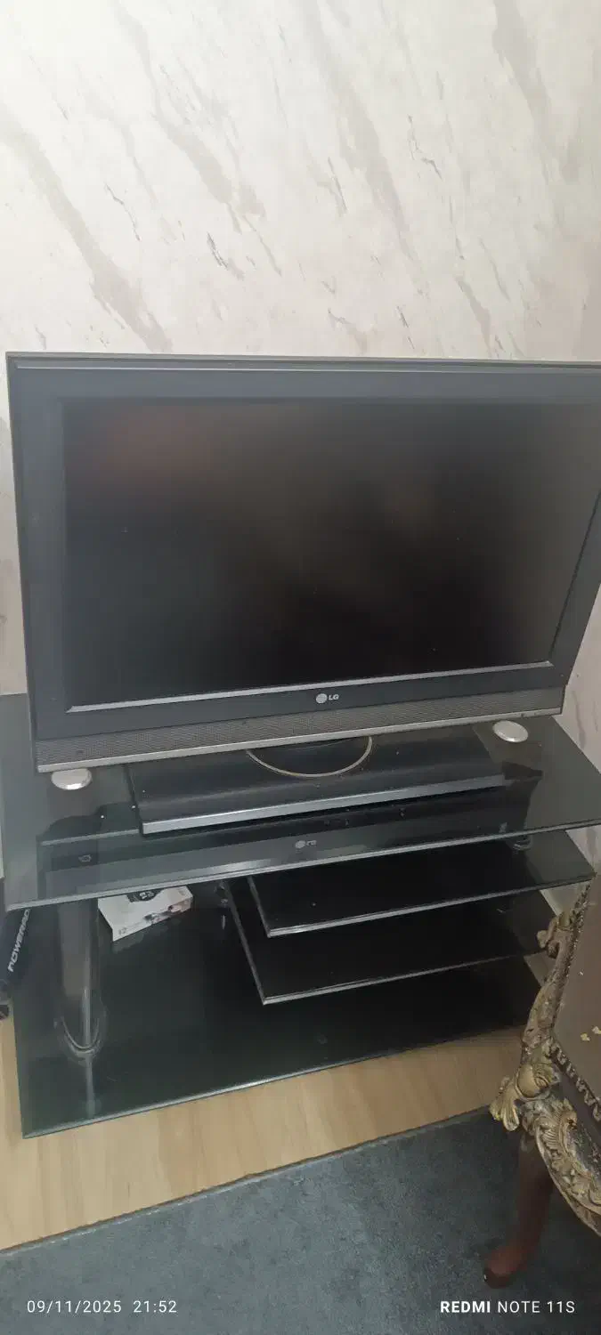 تلویزیون ۳۲اینچ LG. با میز|تلویزیون و پروژکتور|ساوه, |دیوار