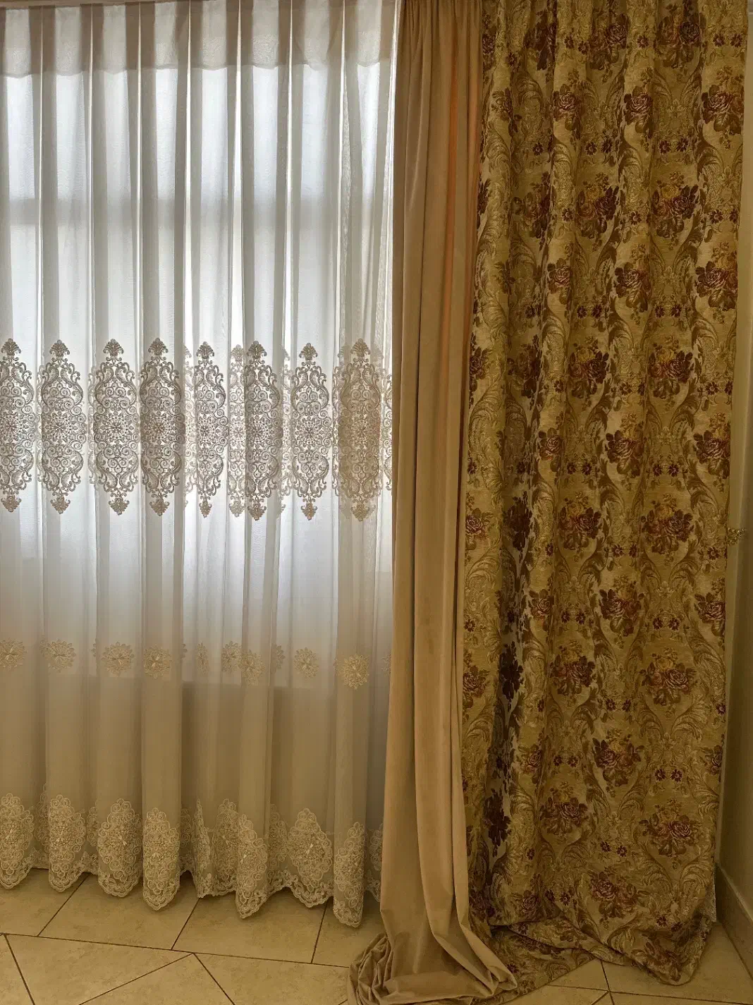 به علت جابجایی به فروش میرسد|پرده، رانر، رومیزی|تهران, صادقیه|دیوار