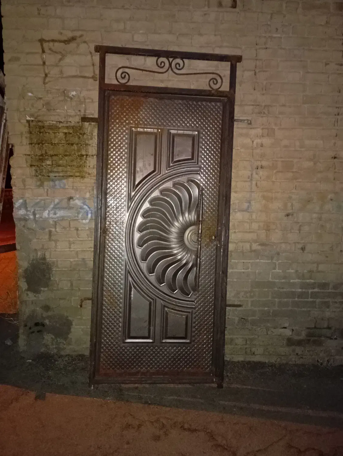 درب.. آهنی نو. ودست دوم|مصالح و تجهیزات ساختمان|بروجرد, |دیوار