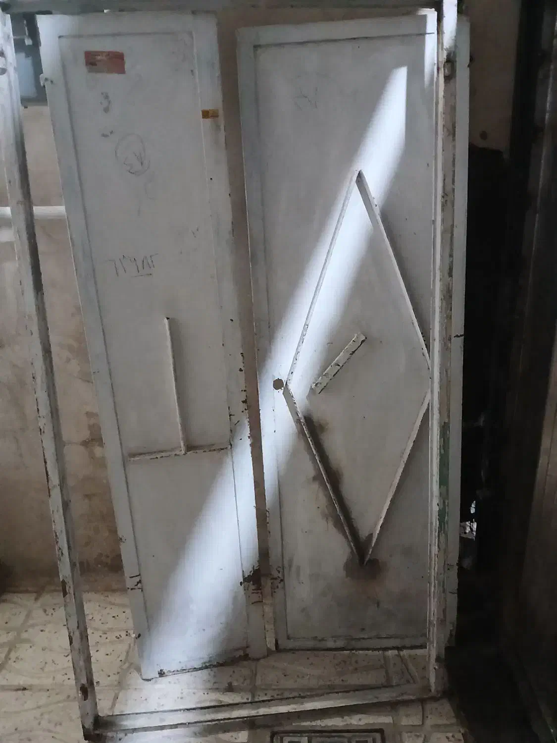 درب حیاط|مصالح و تجهیزات ساختمان|ملایر, |دیوار