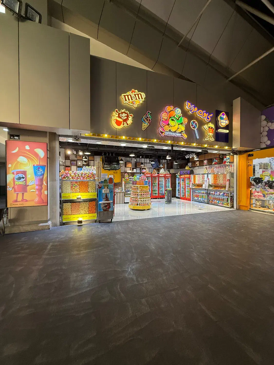 کارگر ساده و فروشنده مواد غذایی|استخدام خدمات فروشگاه و رستوران|تهران, اکباتان|دیوار