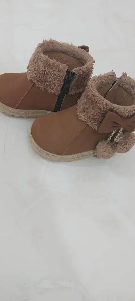 لباس و کفش|کفش و لباس بچه|بومهن, |دیوار