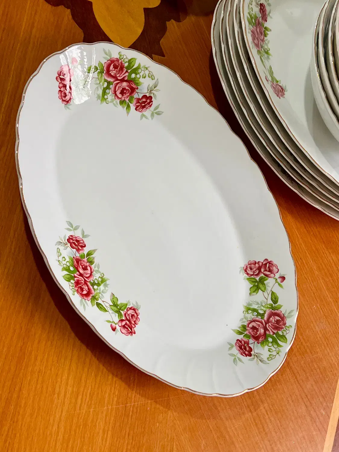 ظروف گل سرخی|کلکسیون اشیاء عتیقه|کرج, کارخانه قند|دیوار