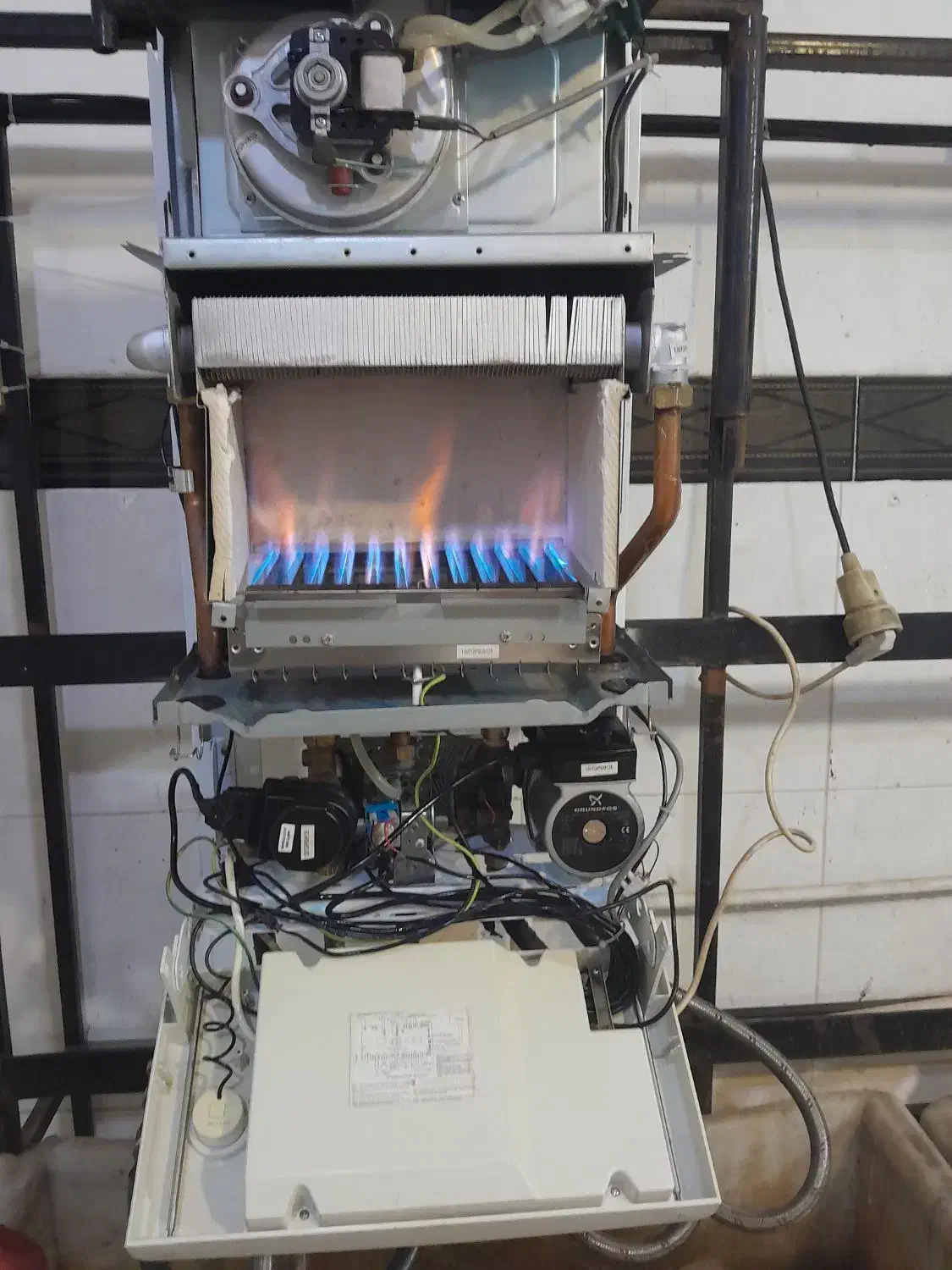 تعمیر پکیچ های دیواری|آبگرمکن، پکیج، شوفاژ|ارومیه, |دیوار