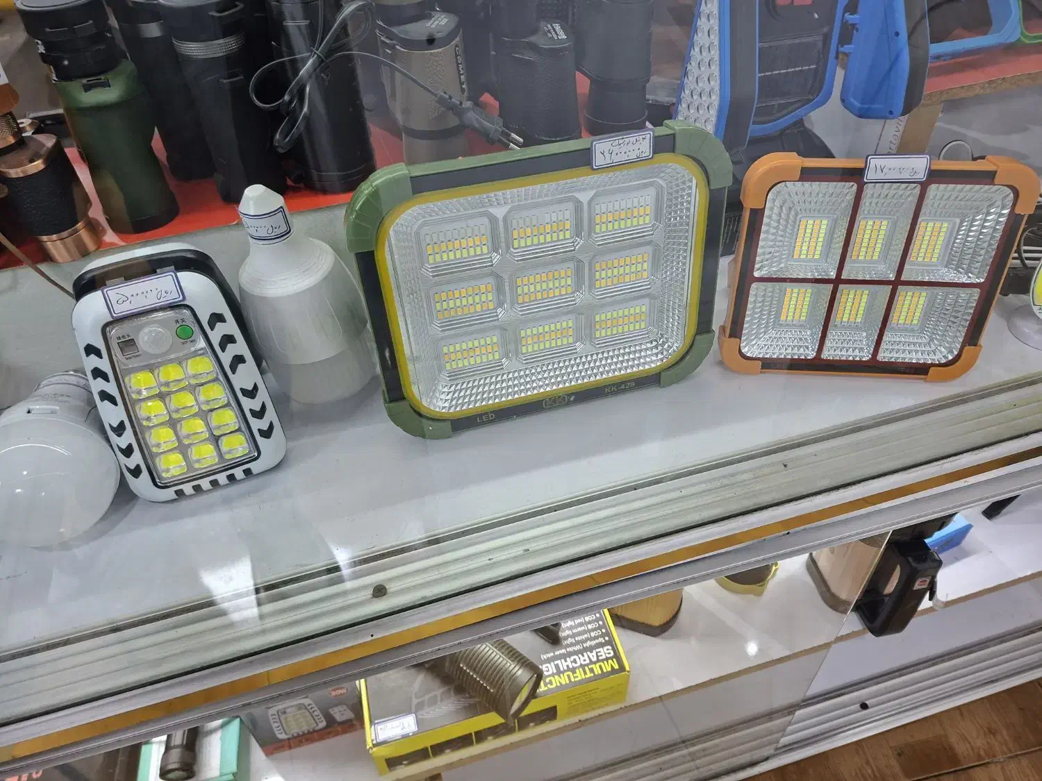 پروژکتور خورشیدی و چراغ کمپ|لامپ و چراغ|خوی, |دیوار