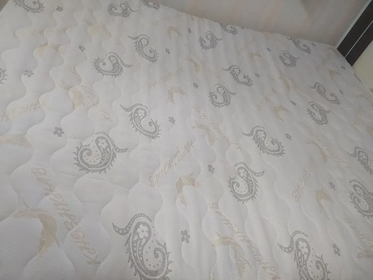 تشک طبی|تشک تختخواب|نیشابور, بزرگمهر|دیوار