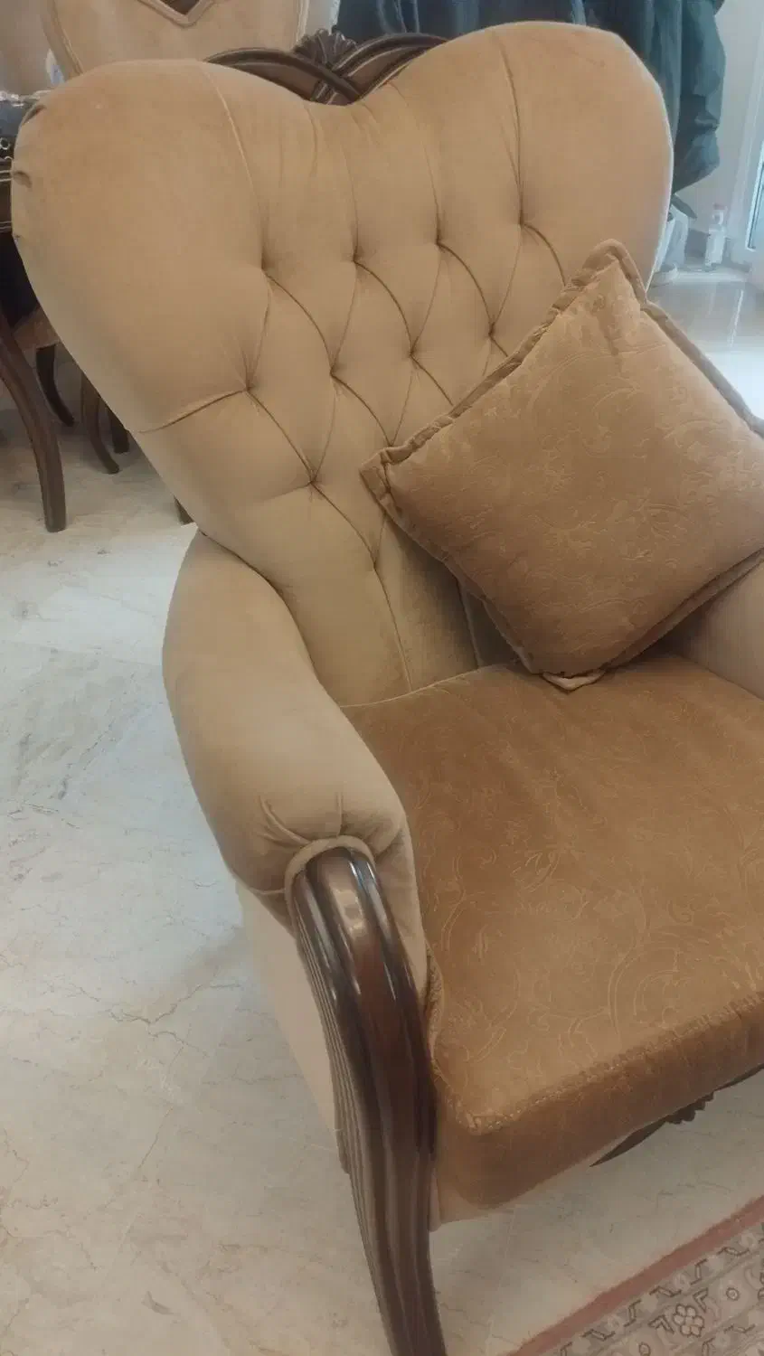 مبل راحتی ۷ نفره با میز نهارخوری|مبلمان خانگی و میز عسلی|تهران, حکمت|دیوار