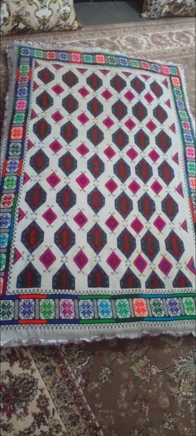 روی دشک و بالش|رختخواب، بالش، پتو|گنبد کاووس, |دیوار