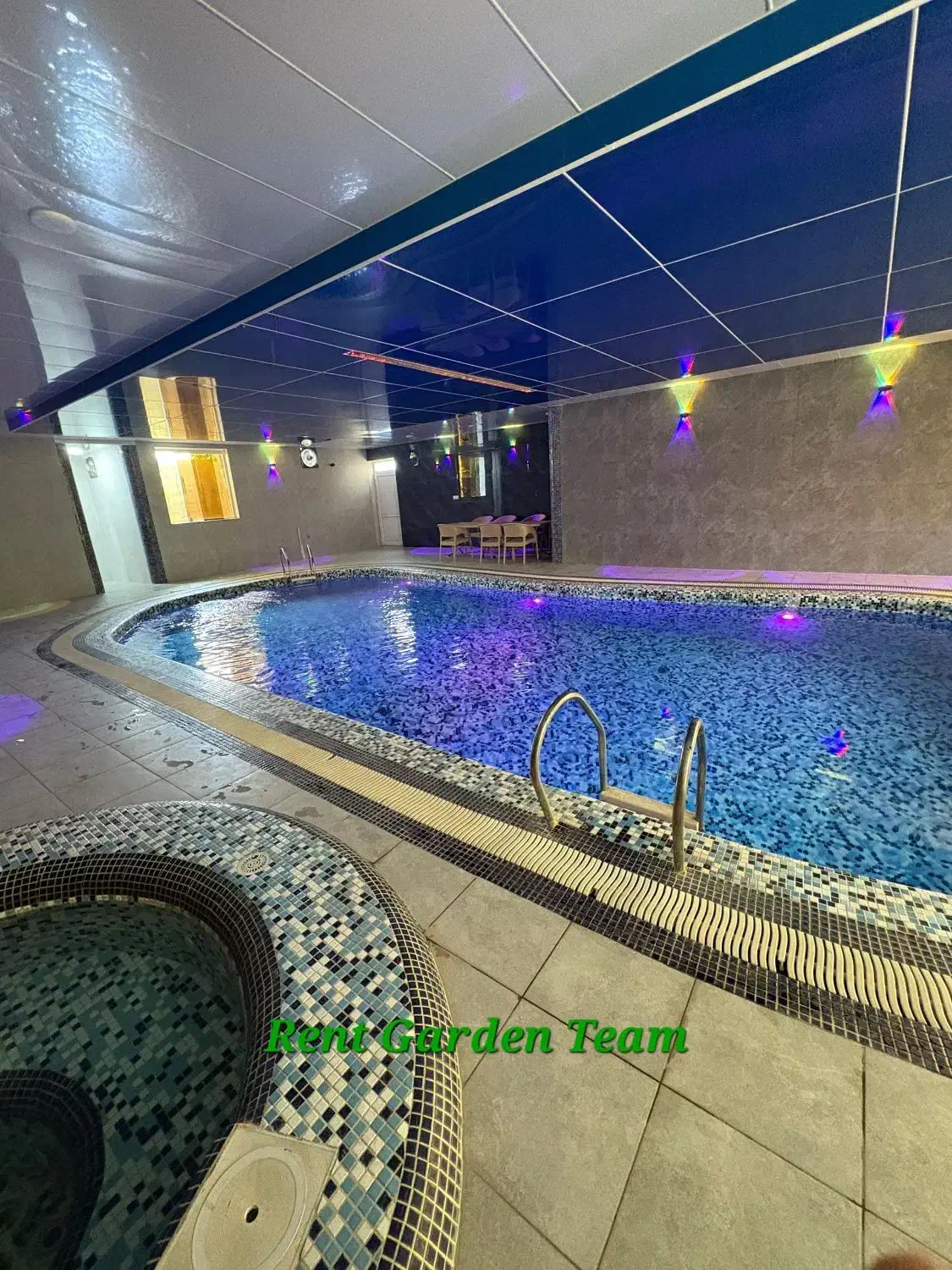 کد ۰۸۴ ، استخرابگرم جکوزی ، تیم رنت گاردن|اجارهٔ کوتاه‌مدت ویلا و باغ|شیراز, گویم|دیوار