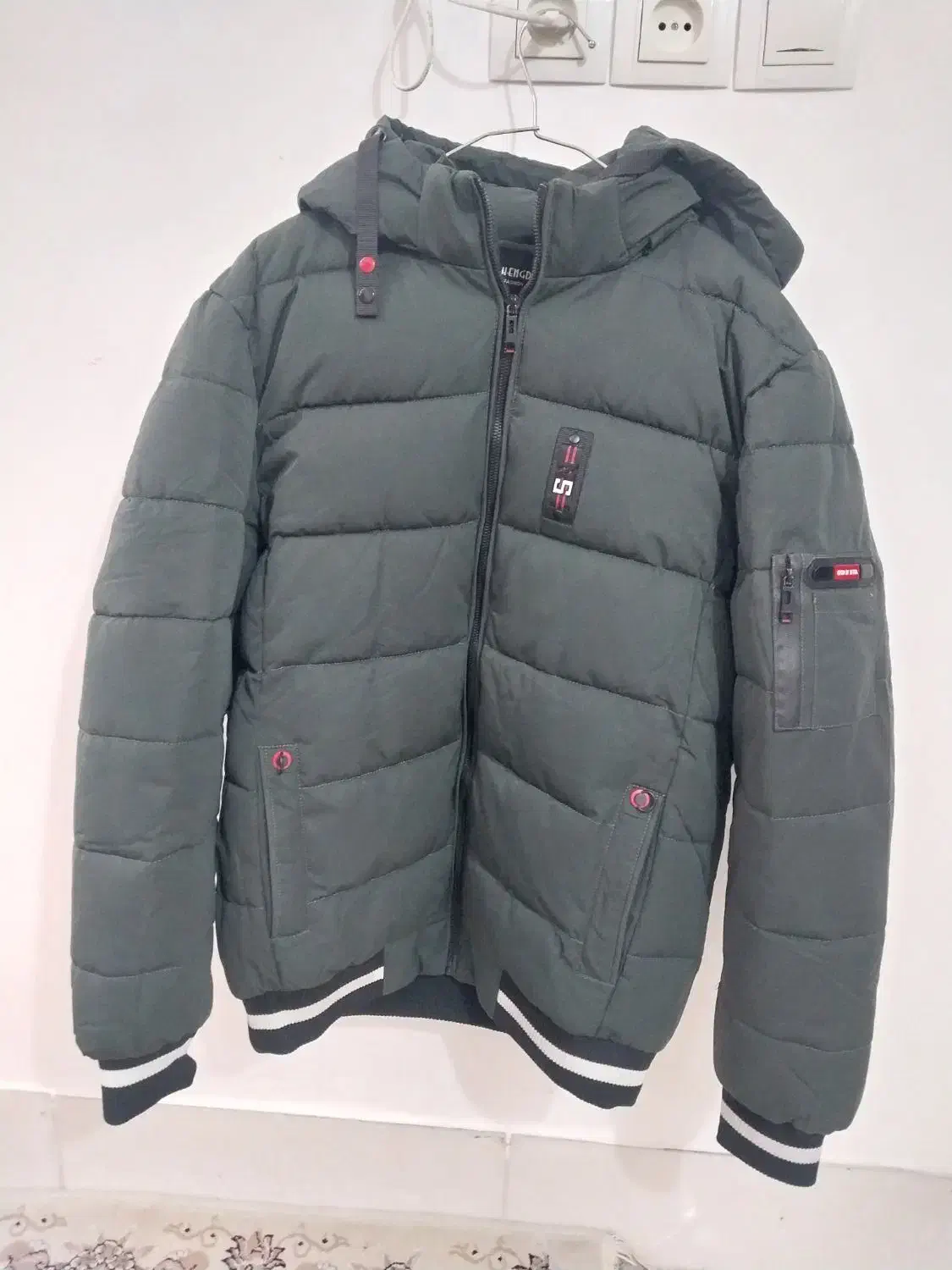 کاپشن پشم شیشه گرم|لباس|صدرا-فارس, فاز ۱|دیوار