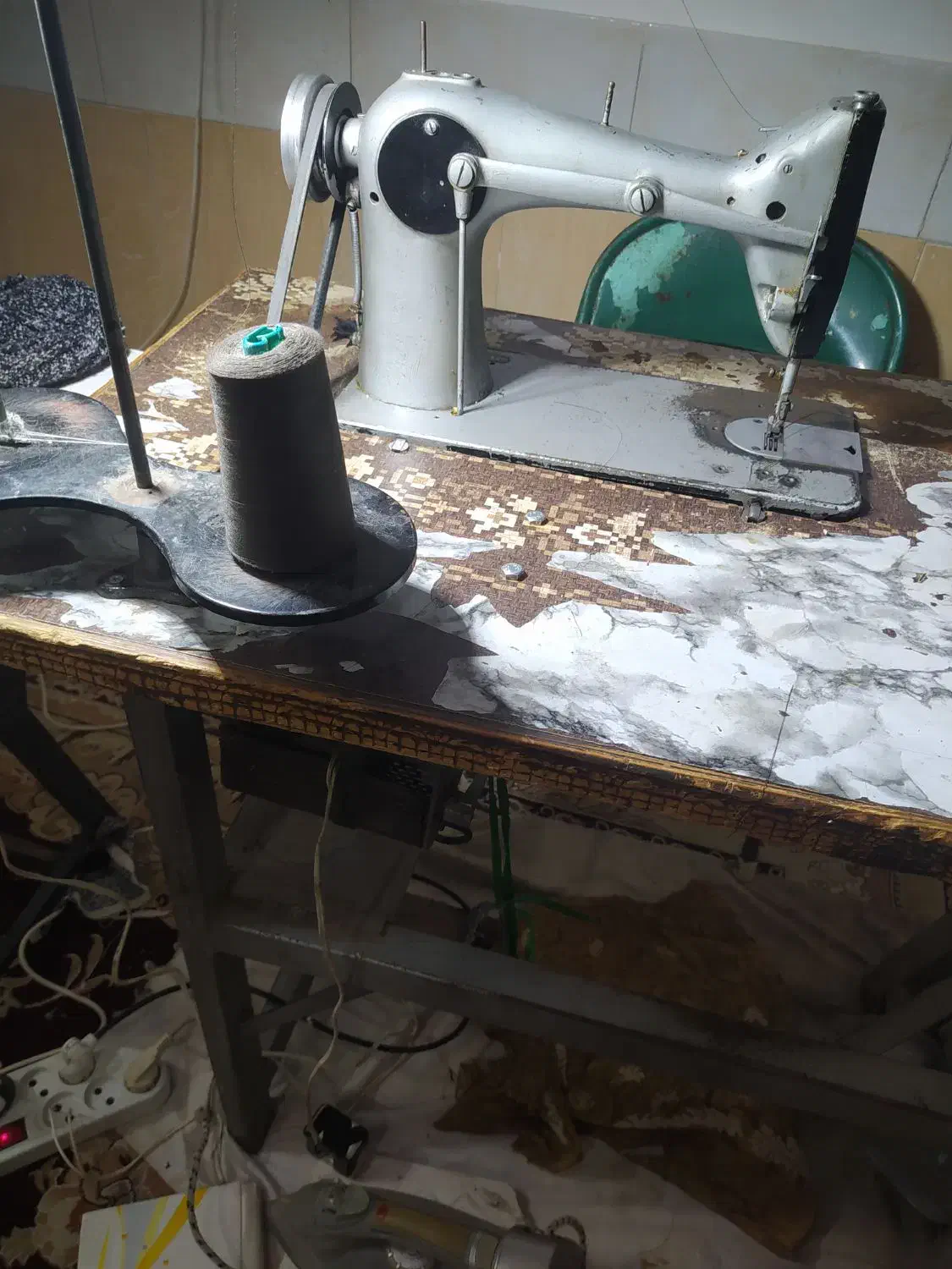 چرخ زخیم دوز ونازک دوز|چرخ خیاطی و ریسندگی|بیرجند, |دیوار