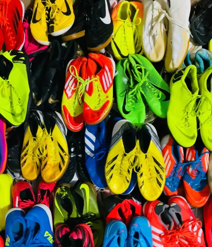 سالنی فوتسال استوک اورجینا فقط عمده|کیف، کفش، کمربند|زاهدان, |دیوار