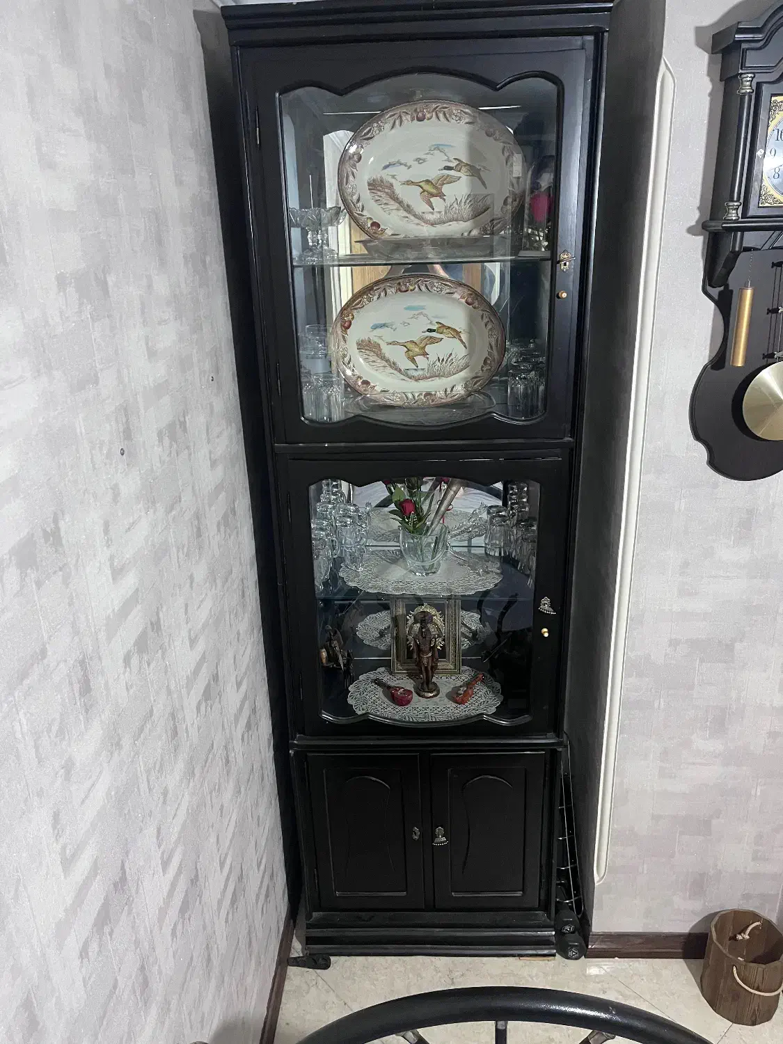 ویترین دراور کمد ایستاده|بوفه، ویترین، کنسول|تهران, آبشار تهران (دریاچه)|دیوار