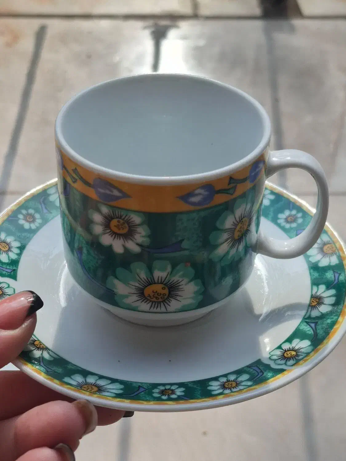 فنجان و نعلبکی عتیقه برای 23 سال پیش|کلکسیون اشیاء عتیقه|رشت, فرودگاه سردار جنگل رشت|دیوار