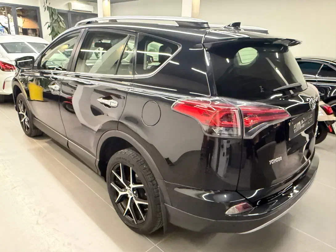 تویوتا راو۴ مشکی ۲۰۱۷ فول عمان 145تا کار بدون رنگ|خودرو سواری و وانت|اصفهان, مسجد مصلی|دیوار