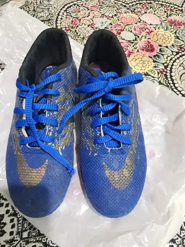 کتونی فوتبال سایز ۳۸ قیمت ۳۰۰|کیف، کفش، کمربند|ساوه, |دیوار