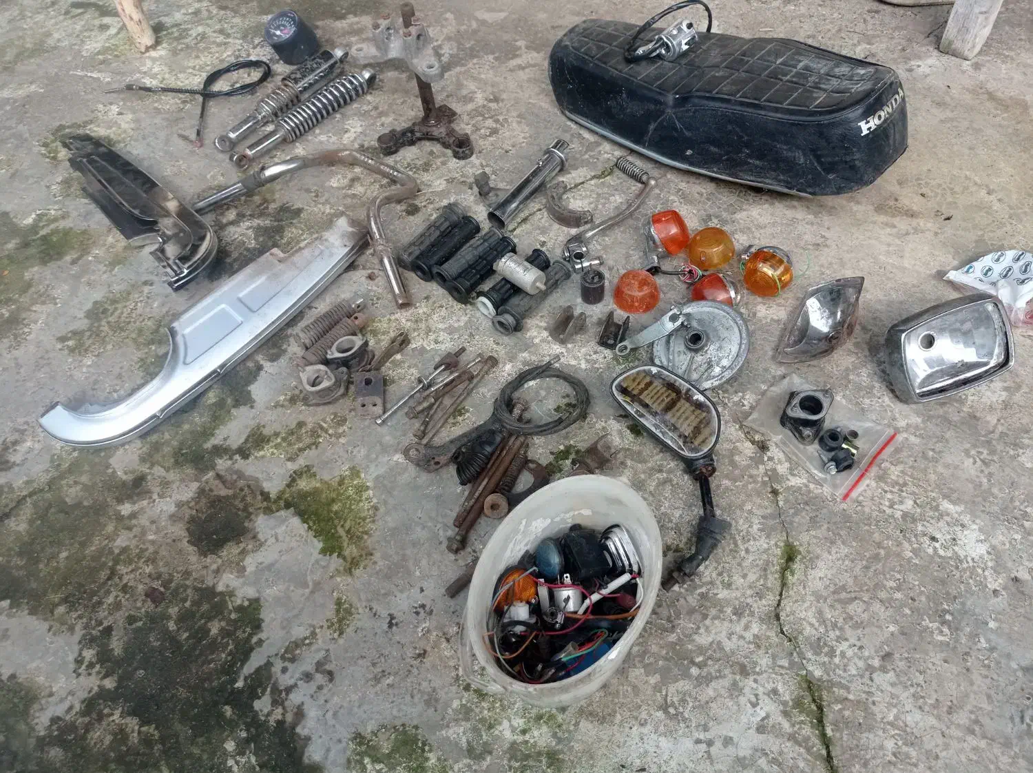 لوازم دسته دوم موتور سیکلت|قطعات یدکی و لوازم جانبی|رشت, بالاکویه|دیوار