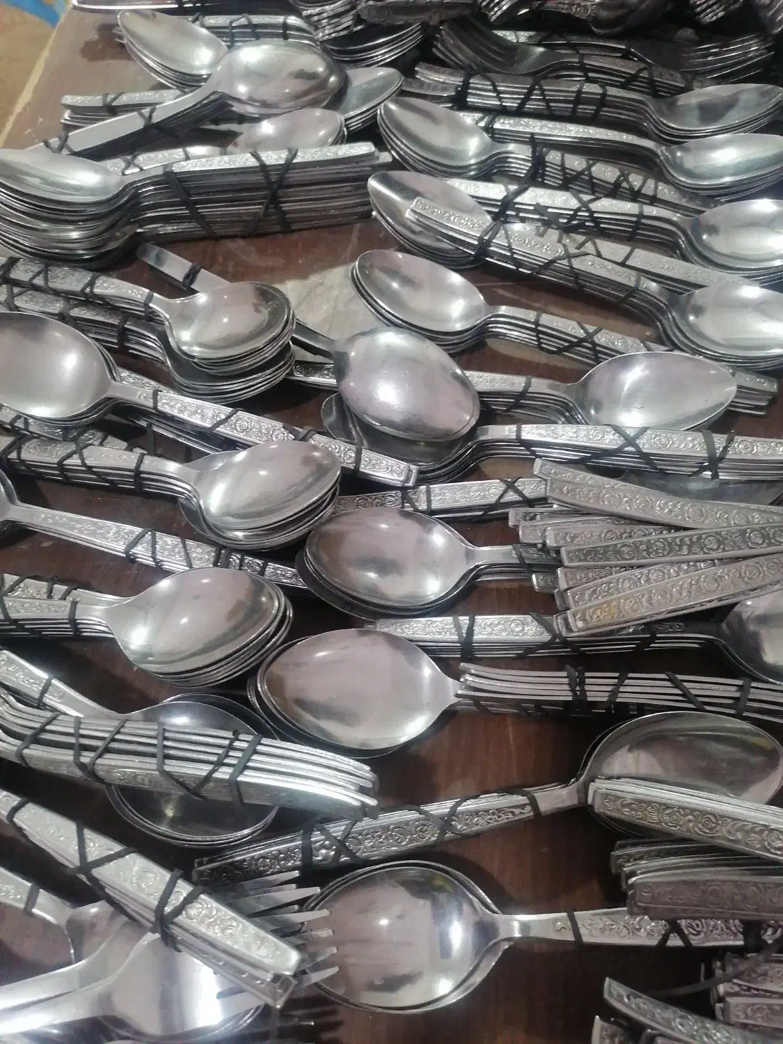 فروش قاشق چنگال گل ریز قدیمی جنس خوب ومحکم|ظروف سرو و پذیرایی|مشهد, نیزه|دیوار