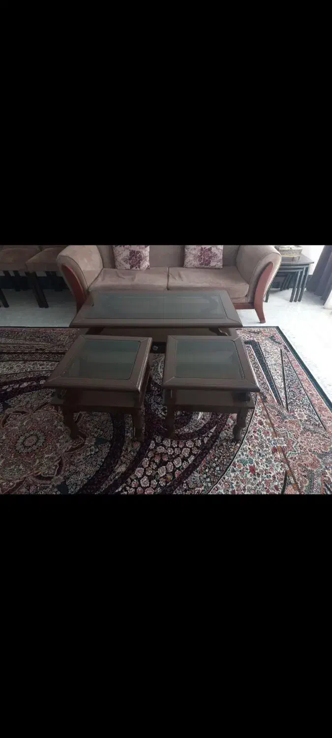 جلو مبلی چوبی تمیز|مبلمان خانگی و میز عسلی|پایین هولار, |دیوار