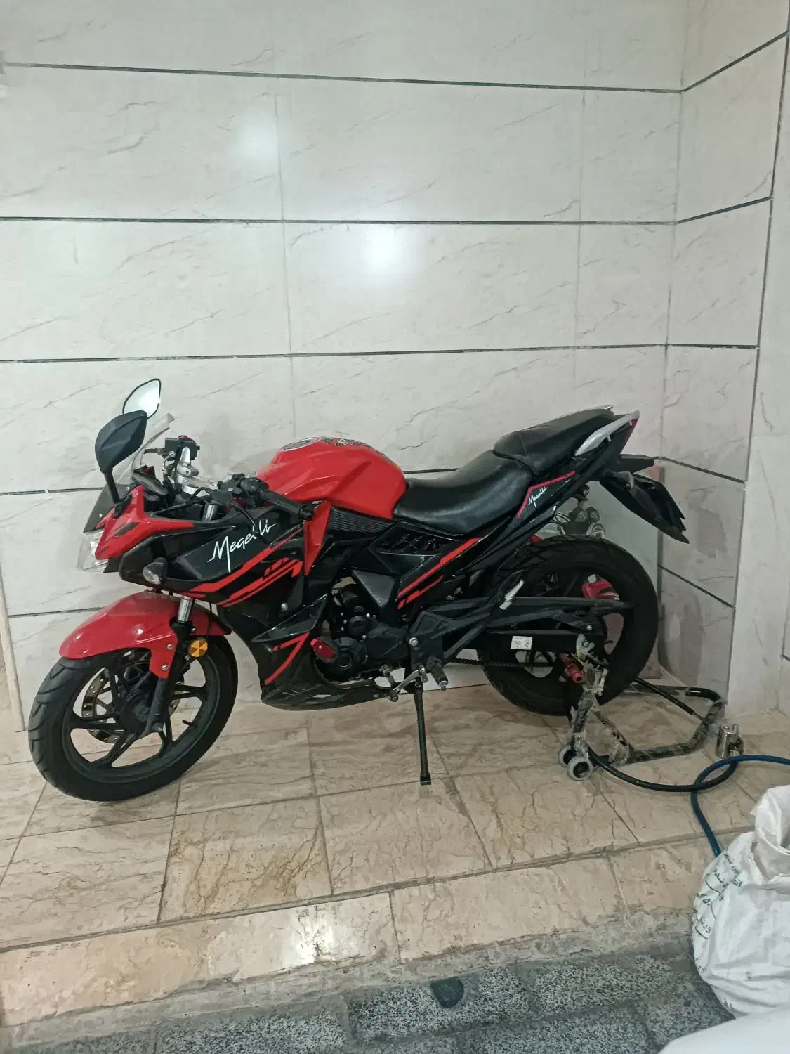 مگلی ۲۰۰|موتورسیکلت|کرج, کلاک نو|دیوار