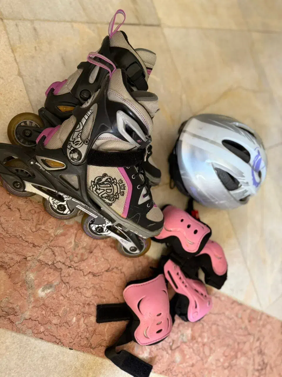 کفش اسکیت دخترانه نو|دوچرخه، اسکیت، اسکوتر|تهران, فلسطین (میدان انقلاب)|دیوار